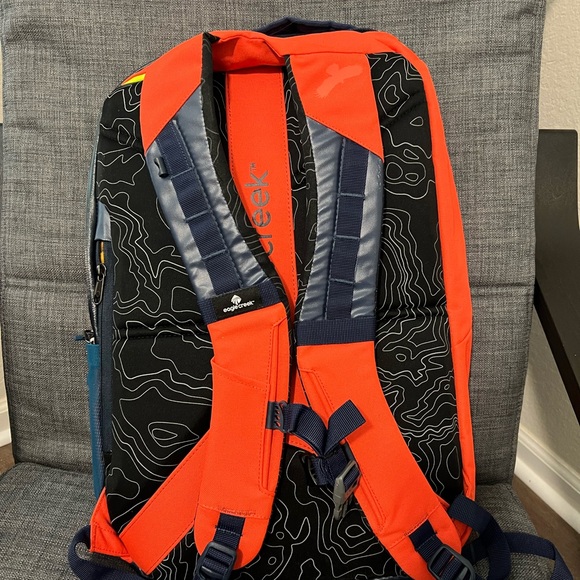 Eagle Creek Wayfinder 30L Backpack - Orange, Yellow, Navy - Picture 3 of 6
